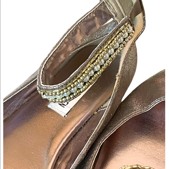 STEVE MADDEN Metallic Ballet Flats with Pearl Ankle Straps. Size 5 - Picture 8 of 10